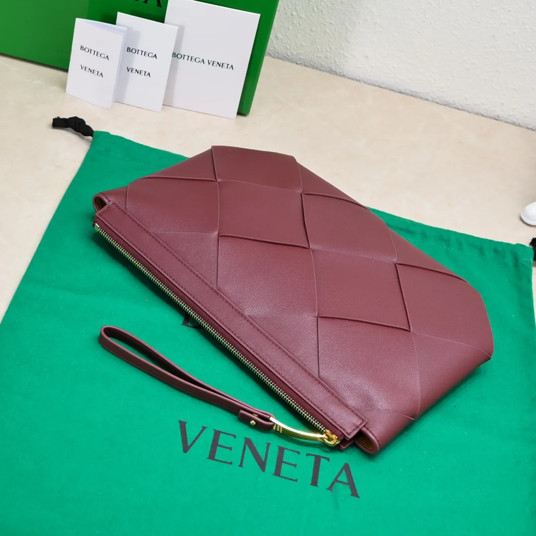 B's new lightweight shape-changing design handbag, suitable for both men and women, suitable for daily use, from small woven to large woven, simple and easy to wear, the leather has the best feel, a worth buying item, size 35*19*1cm [6689#]